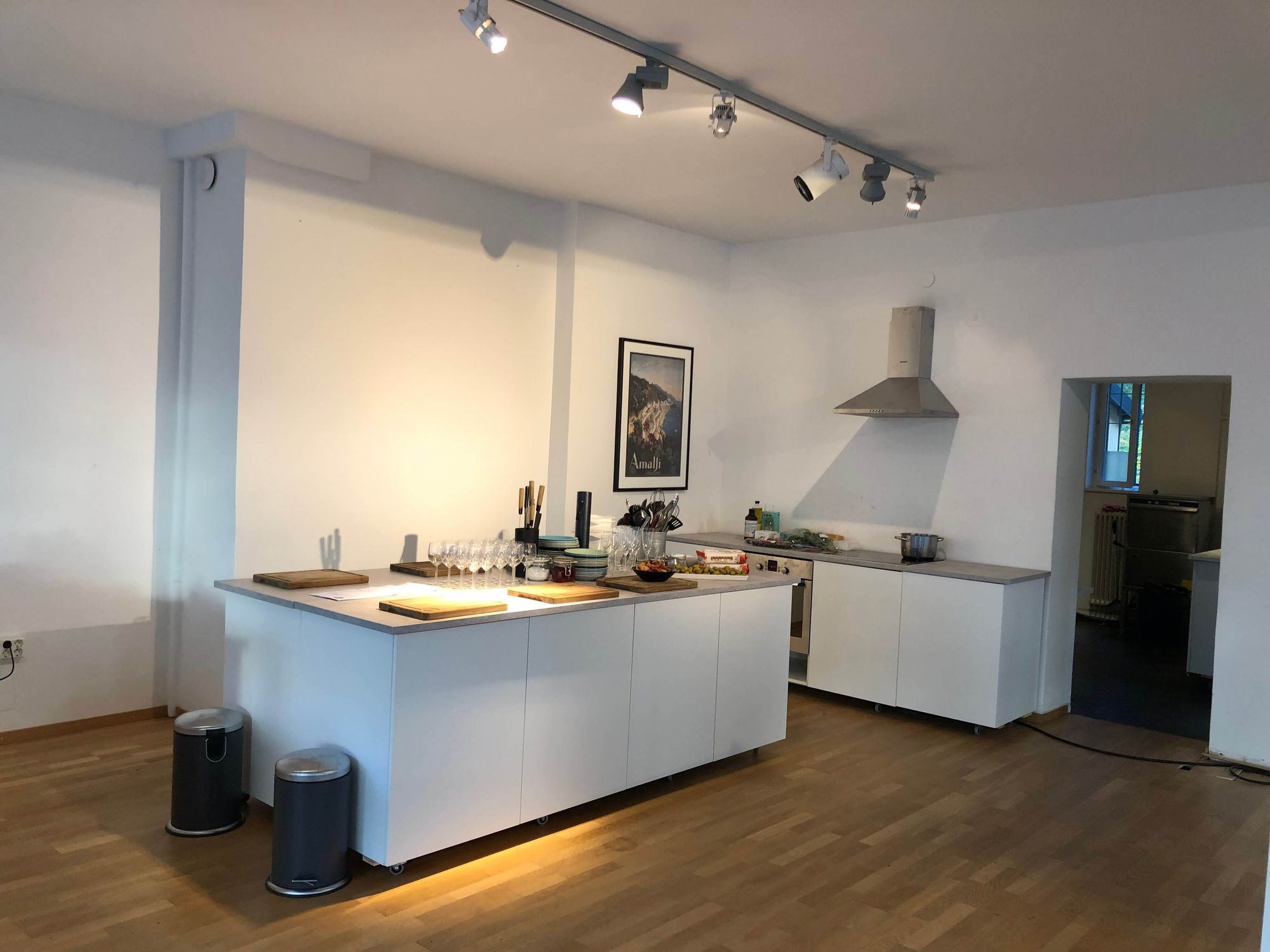 Matlagningskurs i Ekhagens ljusa och moderna matstudio 