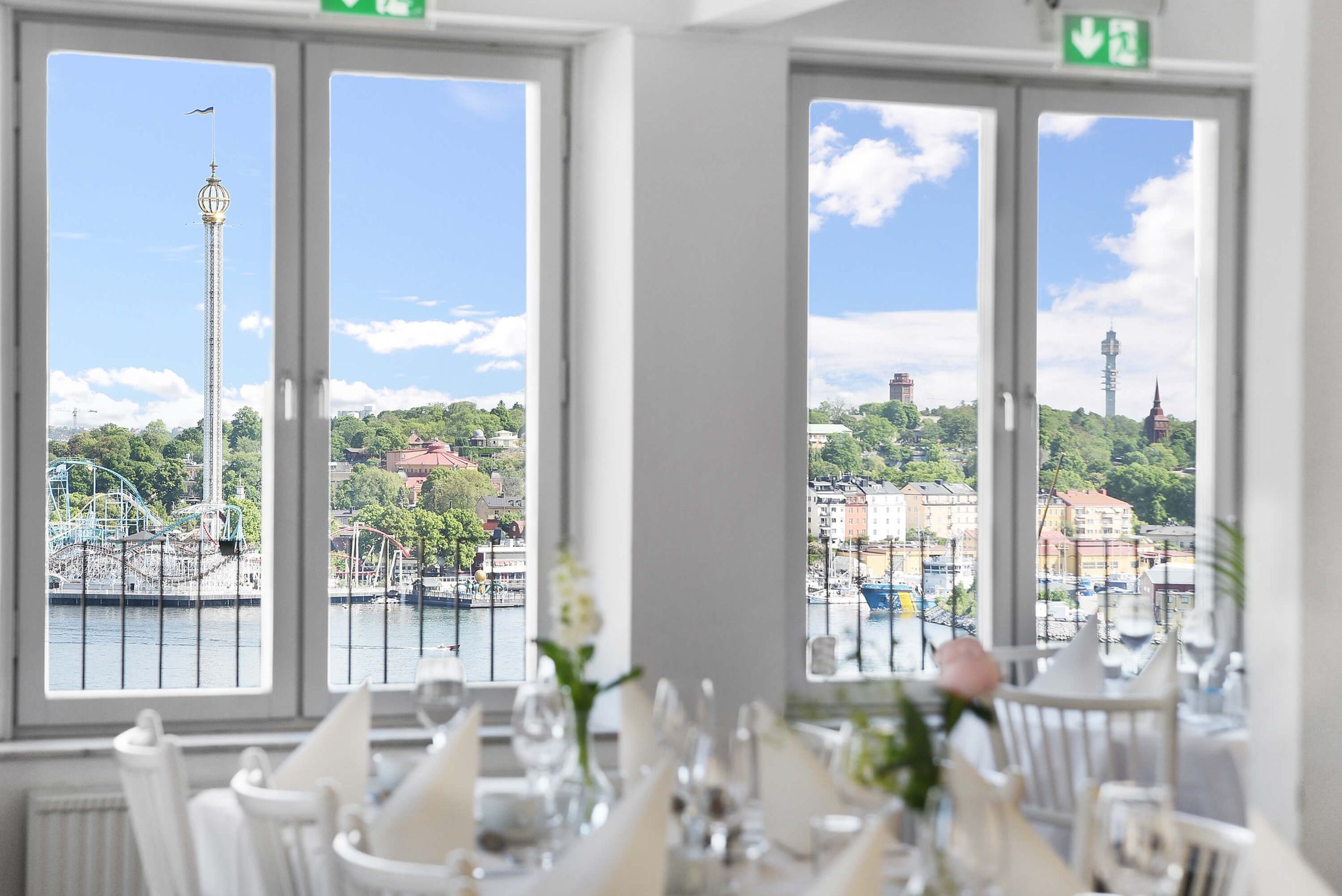 Dukning på Hyllan med utsikt över Stockholm i bakgrunden