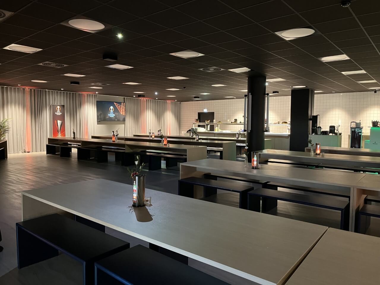 Foodhall är en restaurang och utmärkt mötesplats på Eleda Stadion