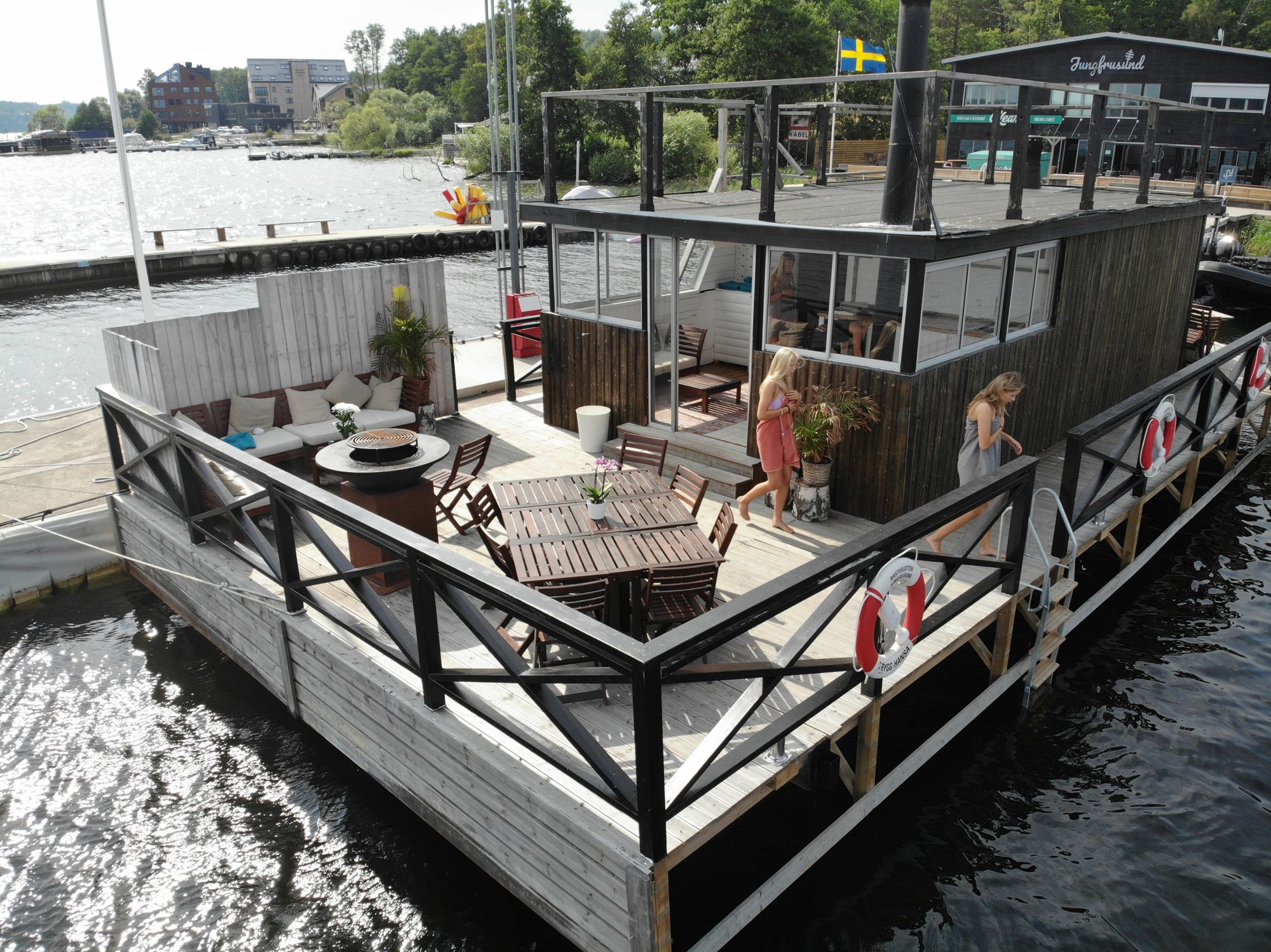 Arrangera en trevlig svensexa på Stockholms största bastuflotte för privat bruk