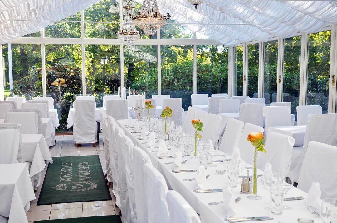 Rosendals Wärdshus på Djurgården erbjuder en fin bröllopslokal med vackra omgivningar