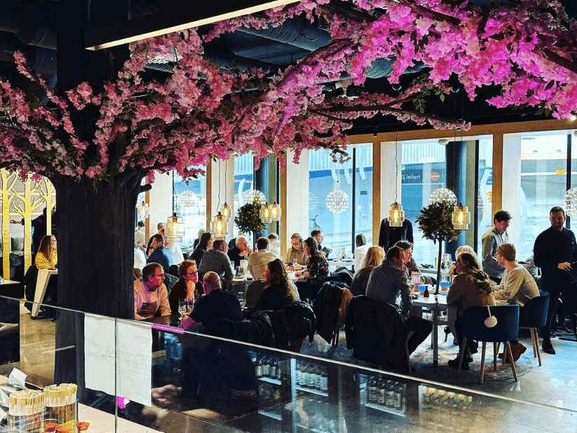 Sushi Nara i centrala Norrköping består av en restaurang, en bar och en lounge
