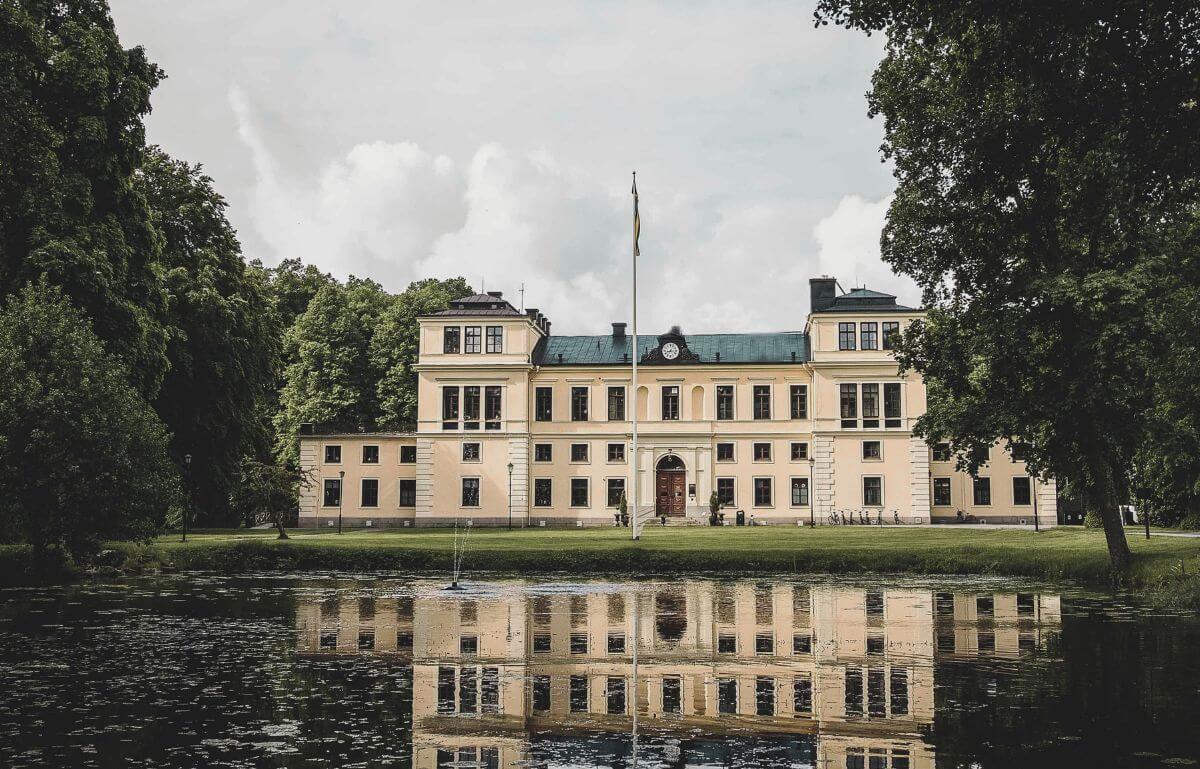 På magiska Rånäs Slott möts historia, tradition och modernitet