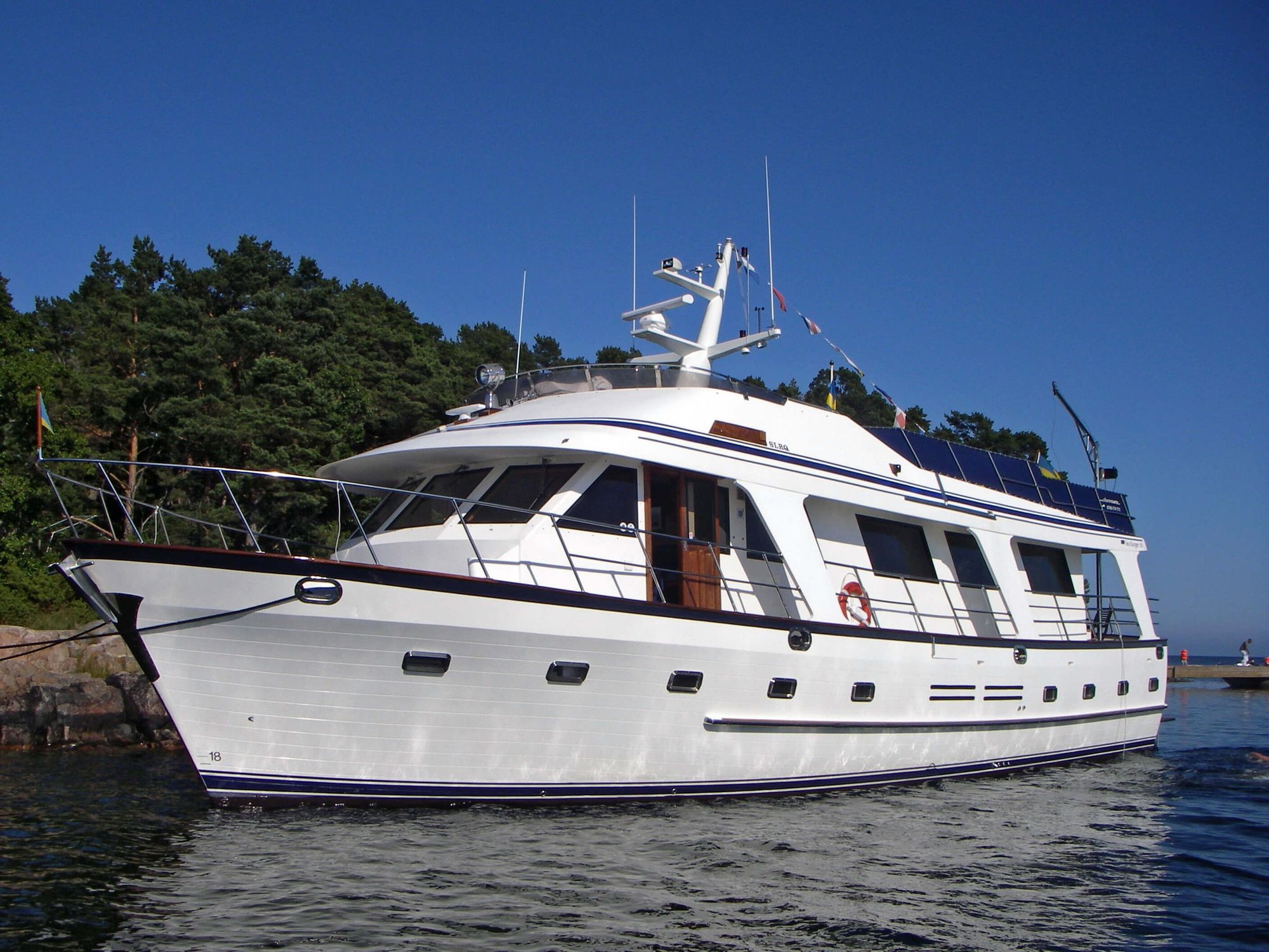 M/Y Charm är en exklusiv charterbåt med hemmahamn mitt på Strandvägen i Stockholm