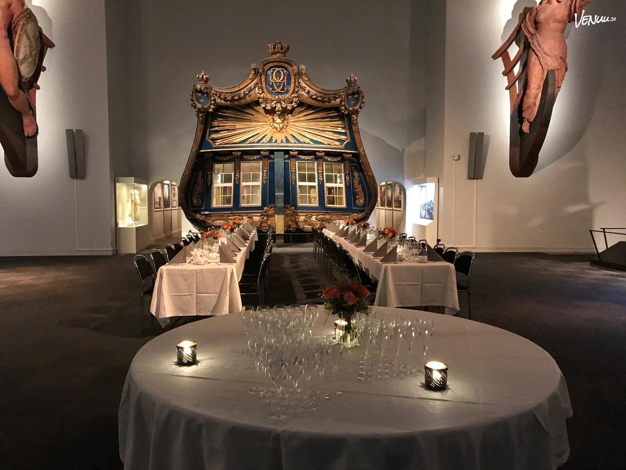 Imponerande lokal på Sjöhistoriska Museet i Stockholm med högt i tak, idealisk för storslagna julbord.