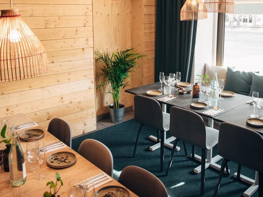 Warung – Chambre Séparée är en exotisk liten festlokal i Stockholm, perfekt för middagar och privata event med unik mat.