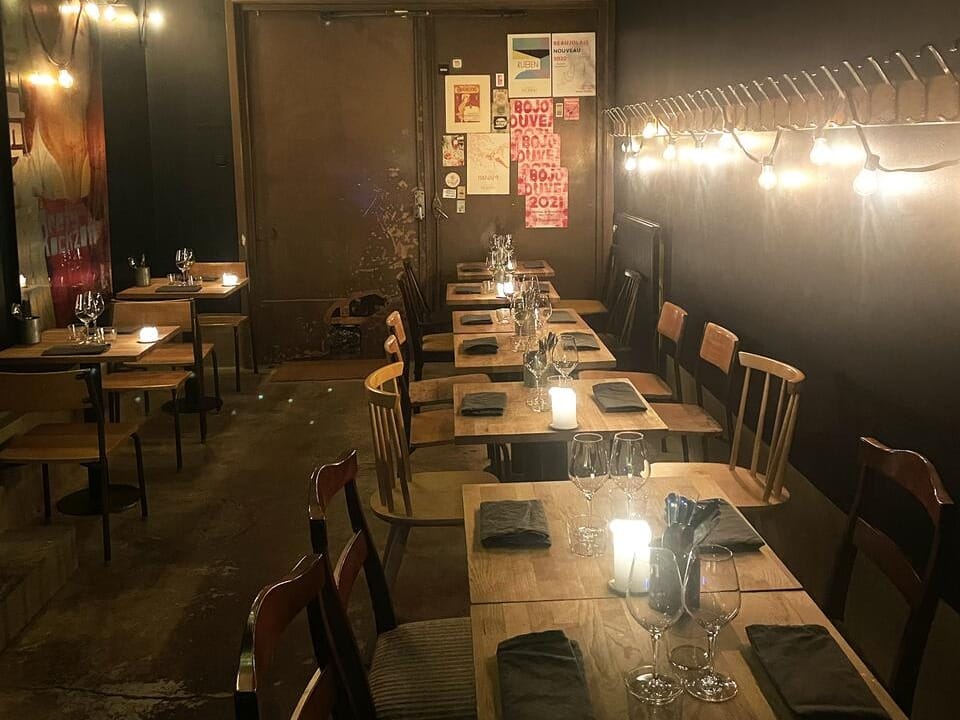 Garaget Restaurang är en cool, industriell lokal som serverar modern mat för fester och avslappnade event.