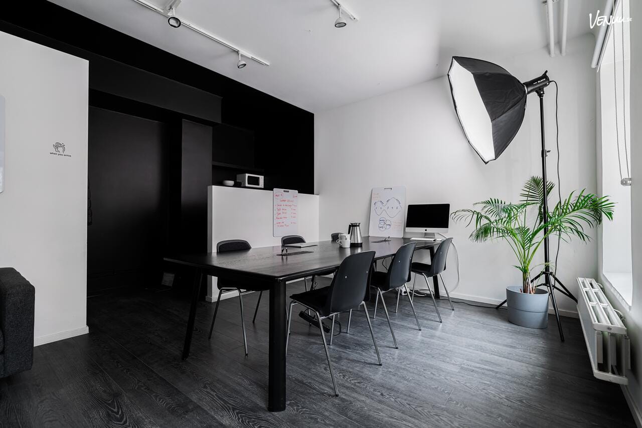 Toolspace Office, en modern och avslappnad möteslokal i centrala Stockholm för kreativa möten och workshops.