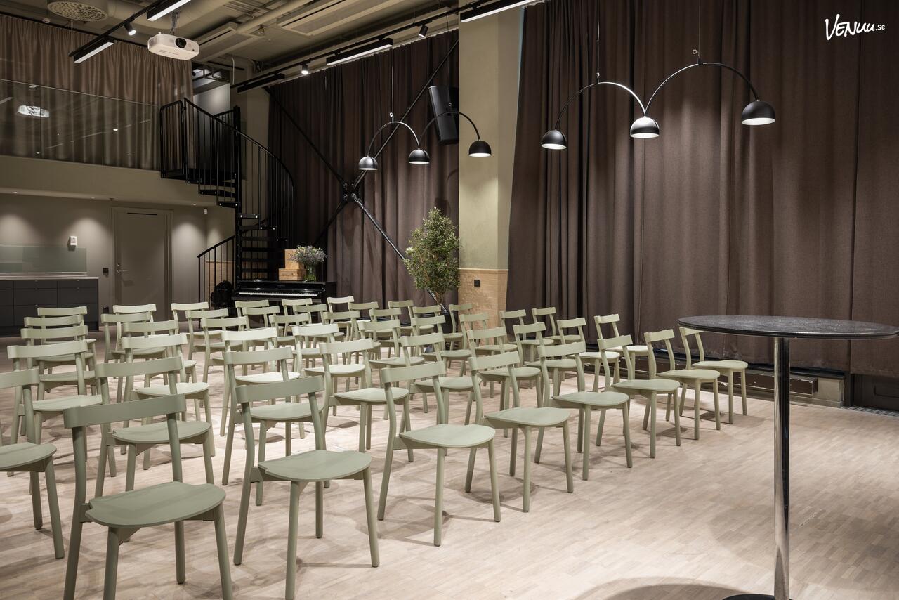 Usine Konferens Champagne, en modern och stilren konferenslokal i centrala Stockholm, perfekt för möten och presentationer.