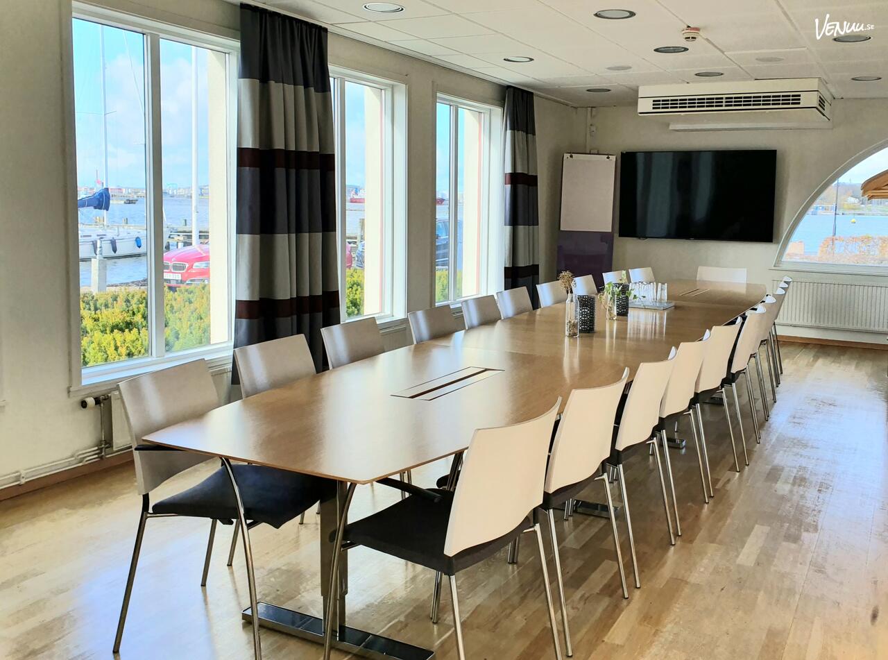 Mysigt konferensrum på Dockyard Hotel i Göteborg med loungekänsla och sköna sittplatser.