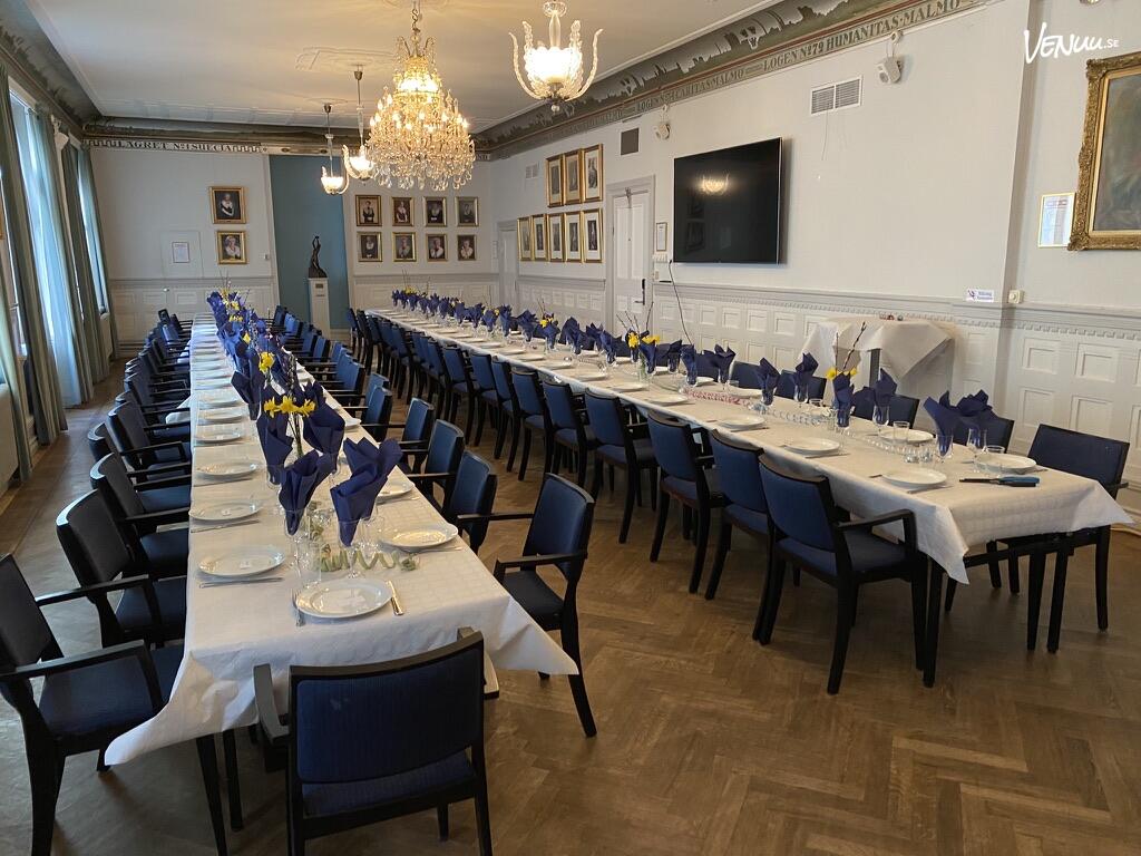 Elegant interiör från Odd Palatsets Matsal i Malmö, en historisk lokal perfekt för en ståtlig sommarfest.