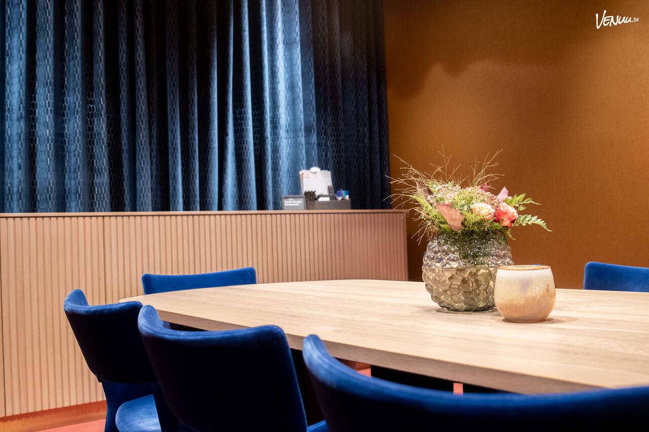En lyxig och privat chambre séparée med modern inredning och en exklusiv atmosfär.