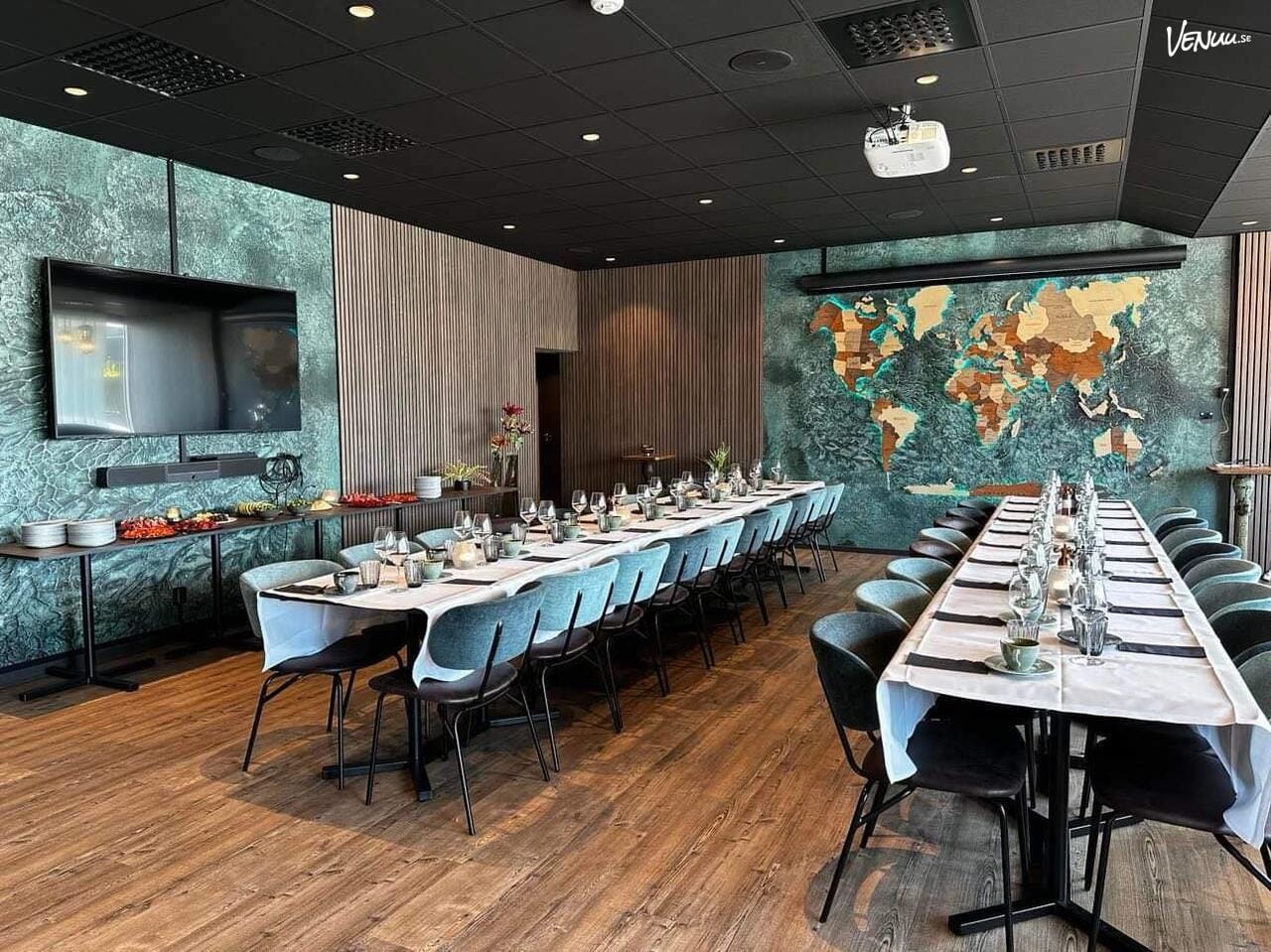 Modern interiör från Vessel Restaurang Bar Event i Malmö, en flexibel eventlokal med utsikt över vattnet.