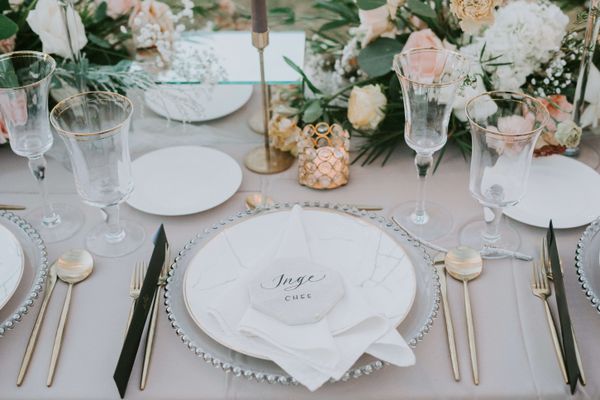 Festliga idéer på fina bordsdekorationer till bröllopet